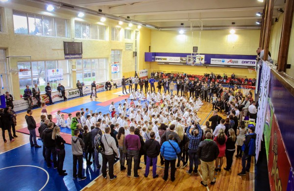 Vaikai varžėsi karate turnyre