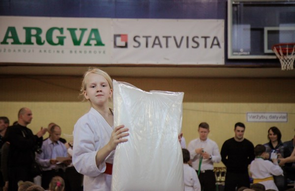 Vaikai varžėsi karate turnyre