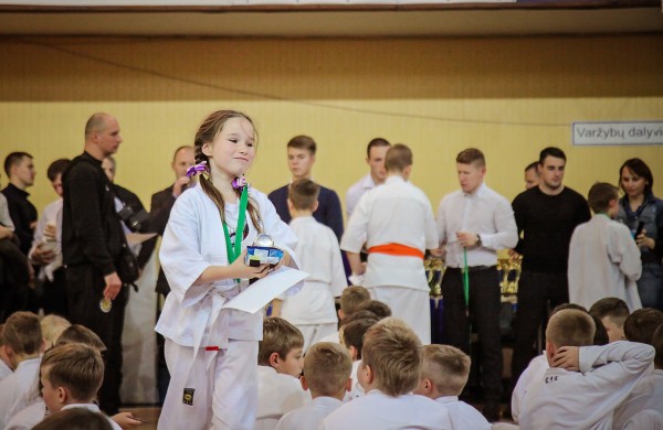 Vaikai varžėsi karate turnyre