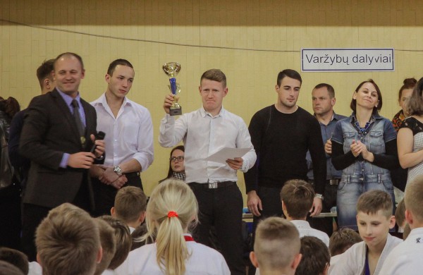 Vaikai varžėsi karate turnyre