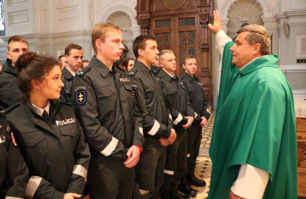 Jonavos policijoje – nauji pareigūnai  