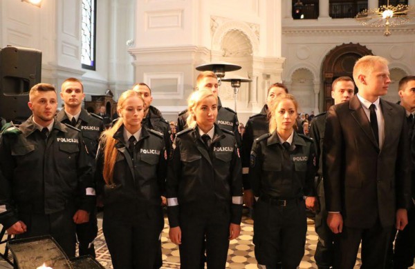 Jonavos policijoje – nauji pareigūnai  