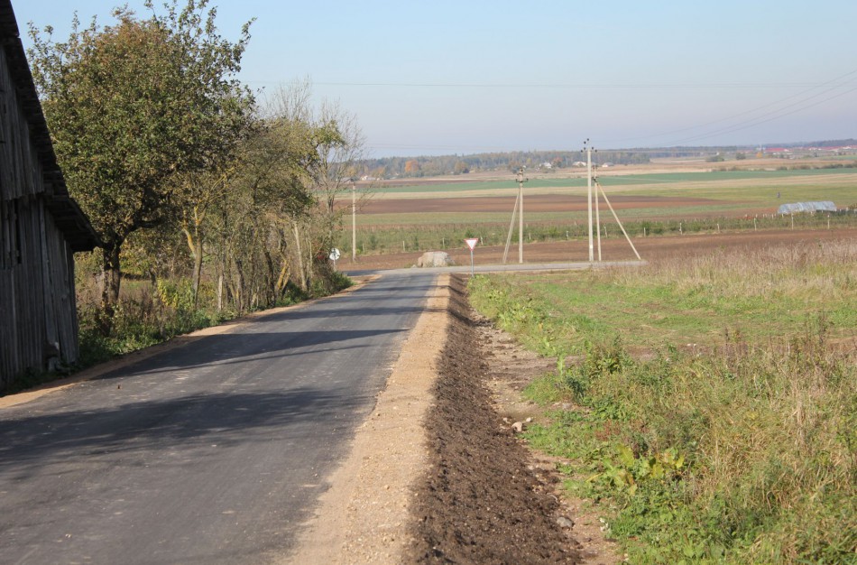 Rimkų kaimo gyventojai naujai asfaltuoto kelio nuotraukas ketina siųsti Susisiekimo ministerijai