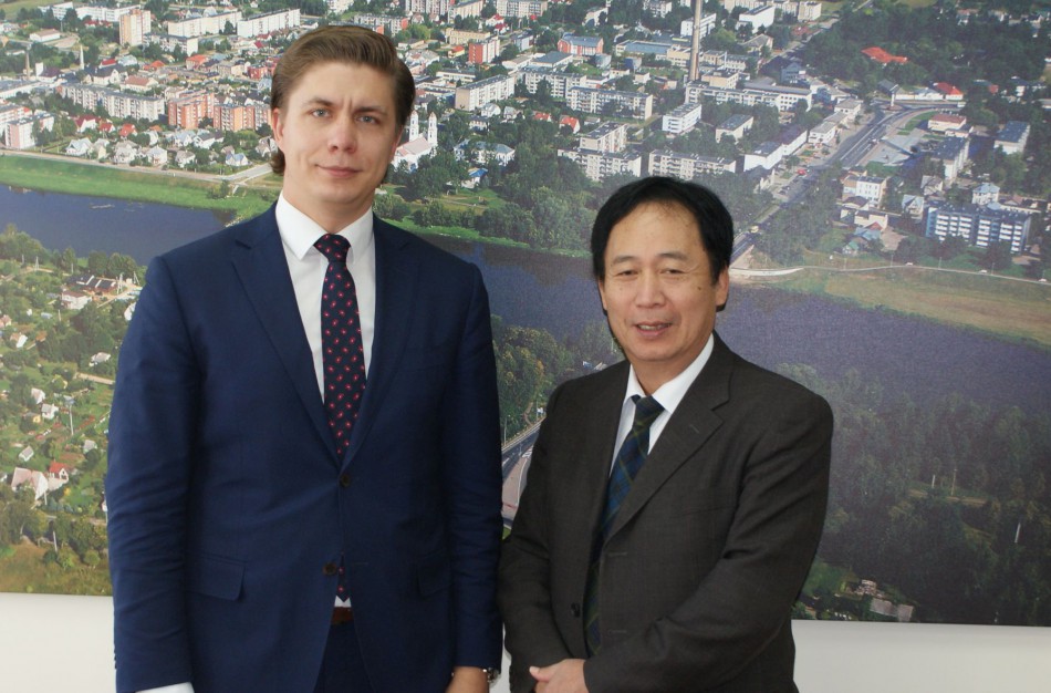 Jonavoje lankėsi Japonijos ambasadorius