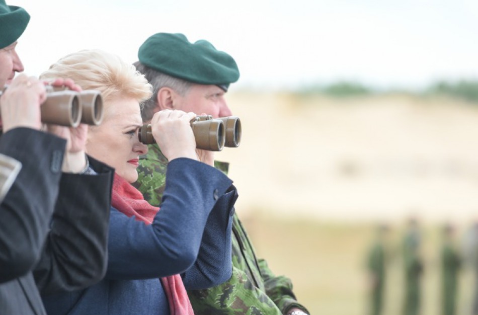 Pratybų pabaigą Gaižiūnų poligone stebėjo ir Prezidentė D.Grybauskaitė