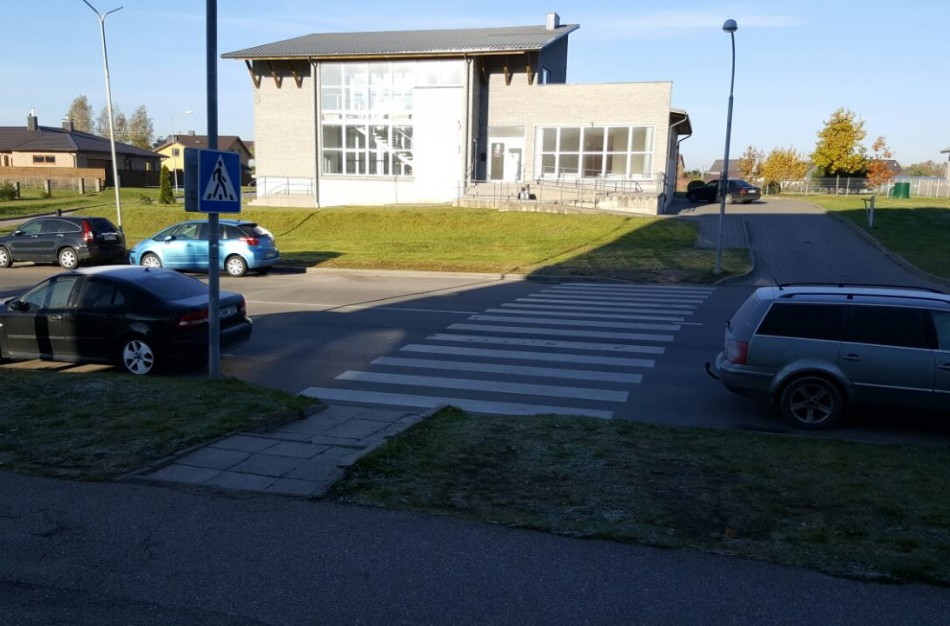 P.Vaičiūno gatvės gyventojai: „Kol nėra pinigų greičio kalneliams, prašome vairuotojų supratimo – sumažinkite greitį, čia vaikšto mūsų vaikai “