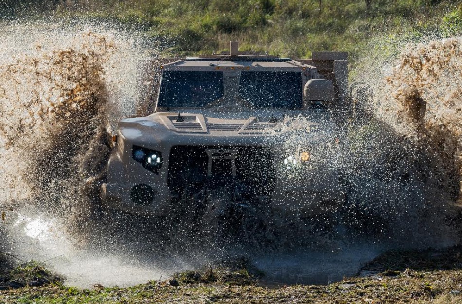 Gaižiūnų poligone Lietuvos ir sąjungininkų kariams pristatytos JAV šarvuoto visureigio galimybės