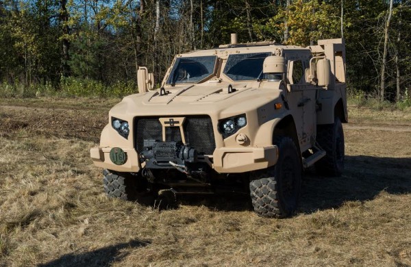 Gaižiūnų poligone Lietuvos ir sąjungininkų kariams pristatytos JAV šarvuoto visureigio galimybės