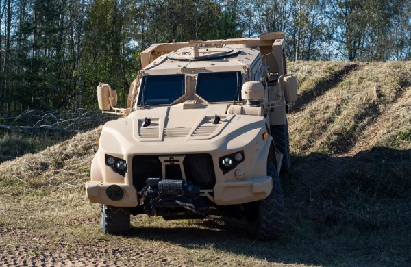 Gaižiūnų poligone Lietuvos ir sąjungininkų kariams pristatytos JAV šarvuoto visureigio galimybės