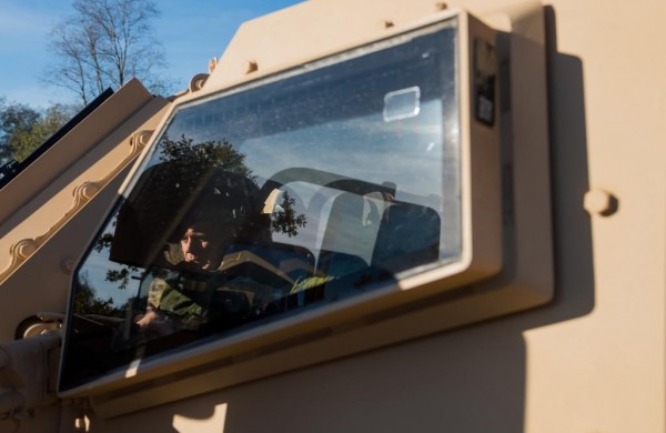 Gaižiūnų poligone Lietuvos ir sąjungininkų kariams pristatytos JAV šarvuoto visureigio galimybės