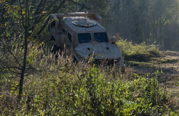 Gaižiūnų poligone Lietuvos ir sąjungininkų kariams pristatytos JAV šarvuoto visureigio galimybės