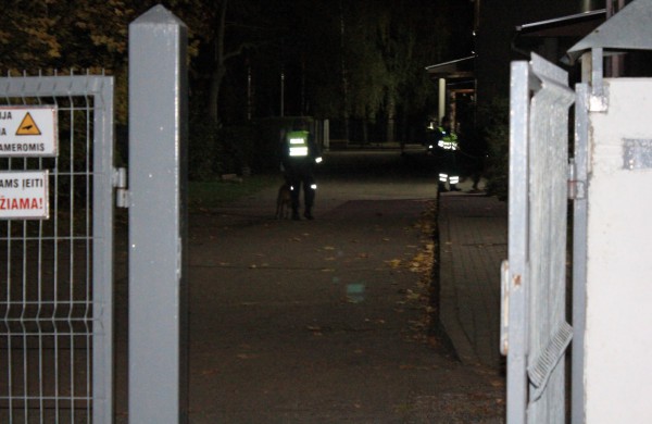 Rukloje pareigūnai ieško sires užsipuolusių vietos gyventojų 