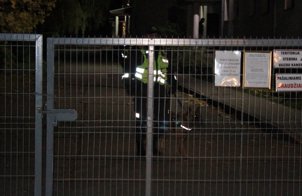 Rukloje pareigūnai ieško sires užsipuolusių vietos gyventojų 