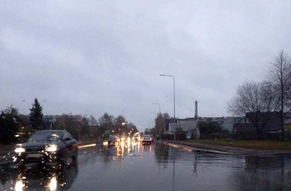 Prie Senamiesčio gimnazijos automobilis partrenkė šešiolikmetę