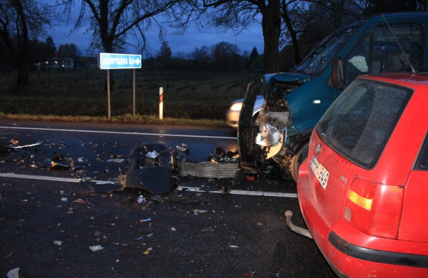 Netoli Jonavos – didelė avarija, susidūrė penki automobiliai, yra sužeistų žmonių
