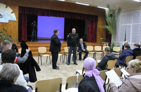 Rukloje – Jonavos ir Kauno policijos pareigūnų susitikimas su vietos gyventojais