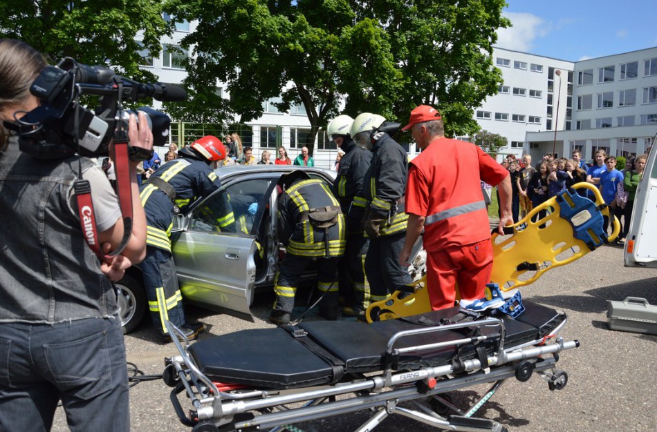 „Neries“ pagrindinėje mokykloje – konkursas „Ištiesk pagalbos ranką“