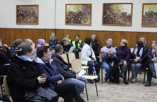 Rukloje – Jonavos ir Kauno policijos pareigūnų susitikimas su vietos gyventojais