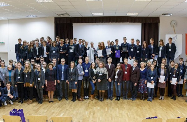 Senamiesčio gimnazijoje varžėsi jaunieji chemijos žinovai