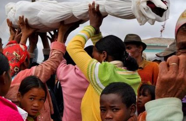 Keisčiausios mirusiųjų dienos tradicijos pasaulyje