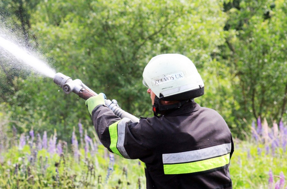 Savanoriai ugniagesiai dirba už ačiū: įstatymas numato atlygį, tačiau Valstybinė mokesčių inspekcija mokėti draudžia