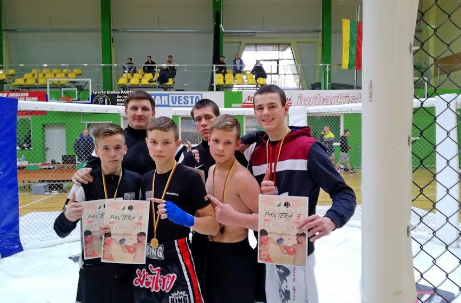 Atkaklios kovos Jonavos sportininkams padovanojo medalių gausą 