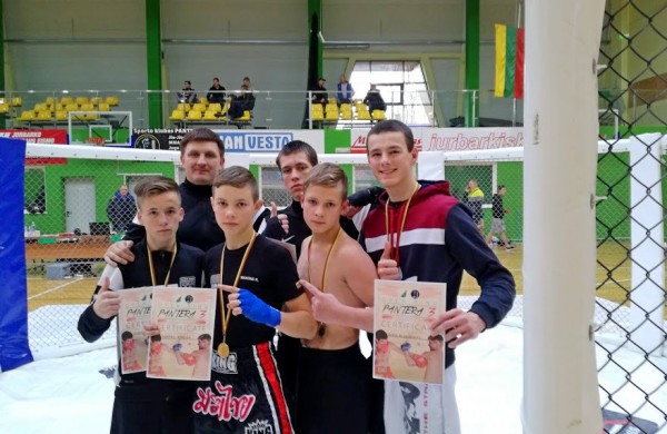 Atkaklios kovos Jonavos sportininkams padovanojo medalių gausą 