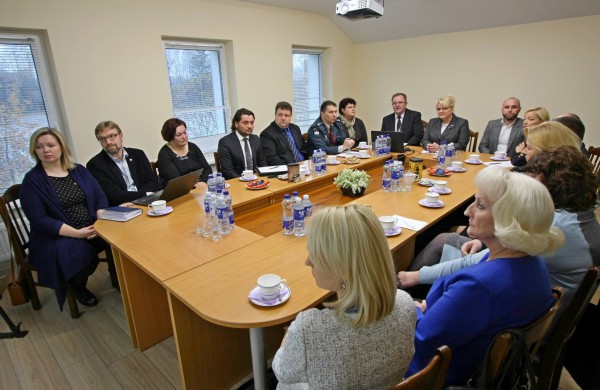 Rukloje aptartos pabėgėlių problemos, sutarta stiprinti Ruklos gyventojų švietimą