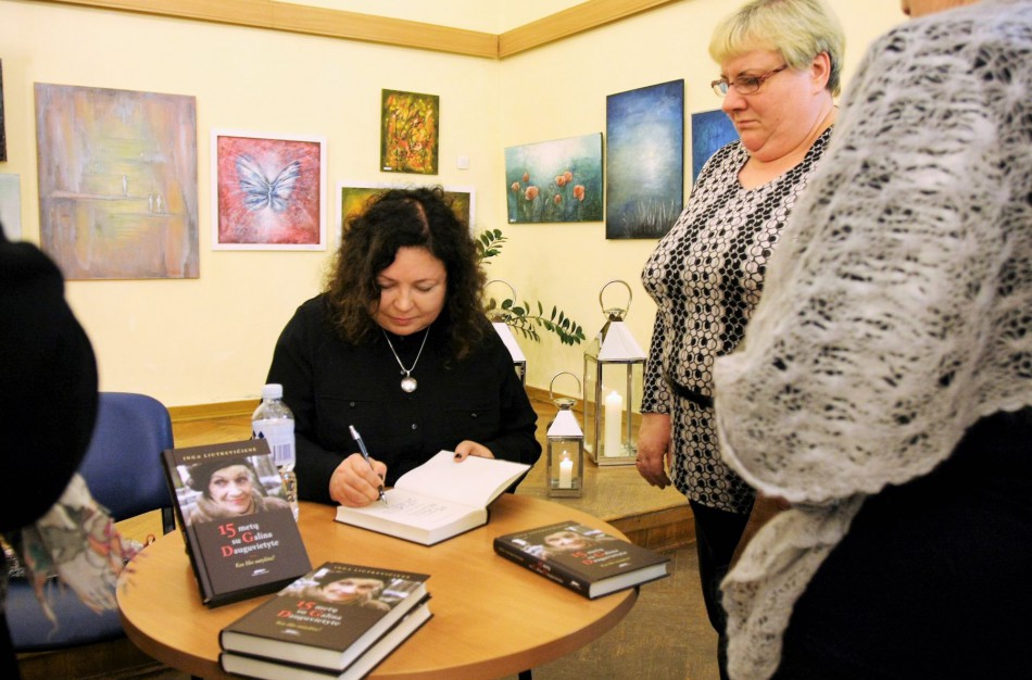 Jonavos viešojoje bibliotekoje pristatyta knyga apie Galiną Dauguvietytę