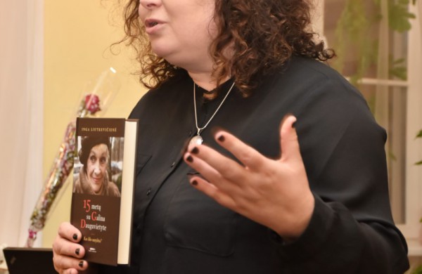 Jonavos viešojoje bibliotekoje pristatyta knyga apie Galiną Dauguvietytę