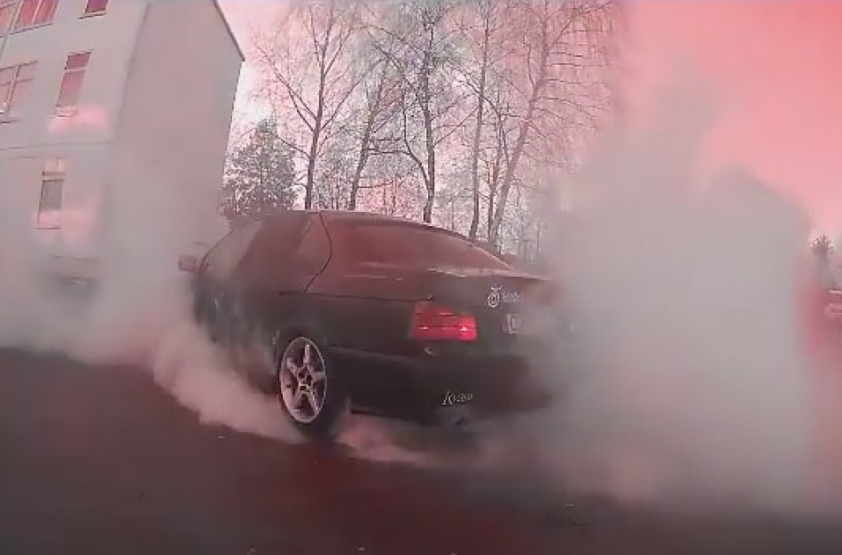 Šventės metu J.Ralio gimnazijos kieme užsidegė automobilis