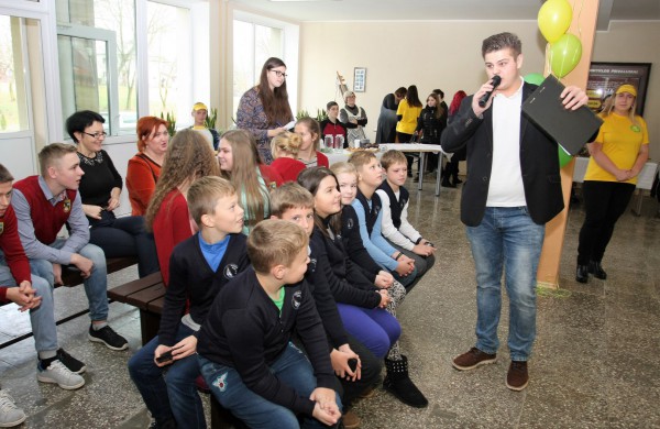 Jonavos politechnikos mokykla tęsia tradicijas:  Pyragų diena tapo atvira bendruomenės švente