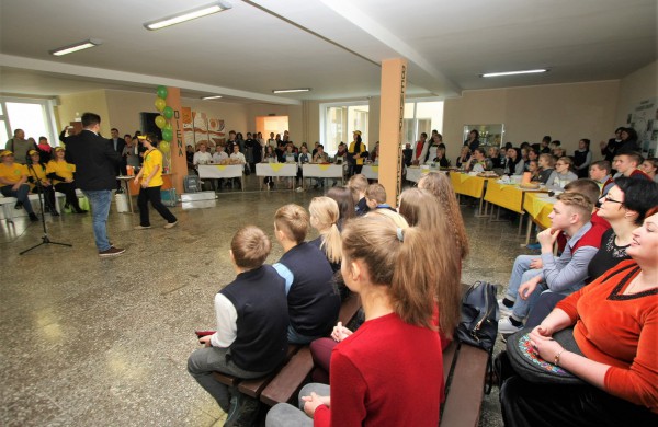 Jonavos politechnikos mokykla tęsia tradicijas:  Pyragų diena tapo atvira bendruomenės švente