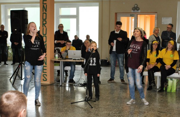 Jonavos politechnikos mokykla tęsia tradicijas:  Pyragų diena tapo atvira bendruomenės švente