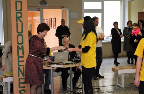 Jonavos politechnikos mokykla tęsia tradicijas:  Pyragų diena tapo atvira bendruomenės švente