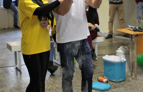 Jonavos politechnikos mokykla tęsia tradicijas:  Pyragų diena tapo atvira bendruomenės švente