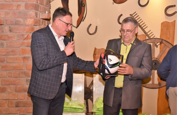 Senjorų futbolo klubo „Klevas“ vakaronėje – dovanų gausa