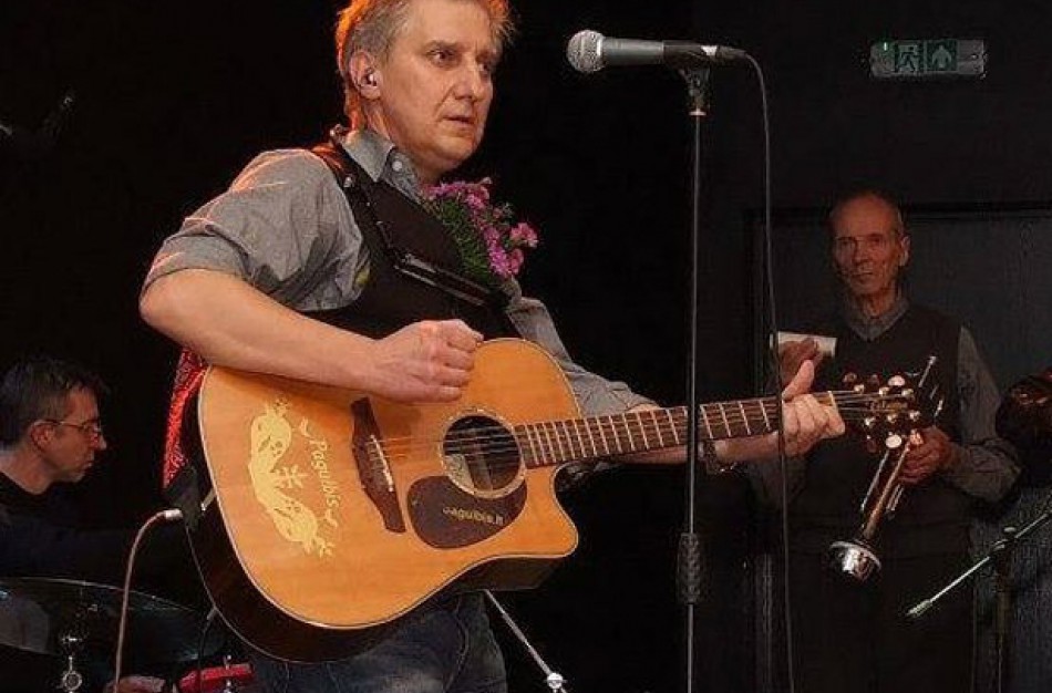 Dainų autorius ir atlikėjas K.Jakutis: „Nors dar ne Kalėdos, bet aš dalinu dovanas“