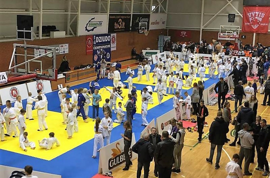 Jaunųjų Jonavos dziudistų kovos Šakiuose