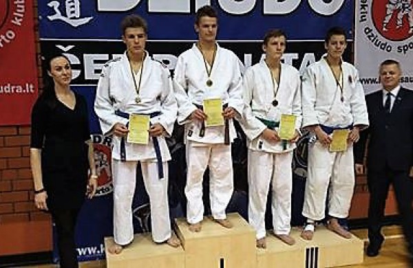 Jaunųjų Jonavos dziudistų kovos Šakiuose