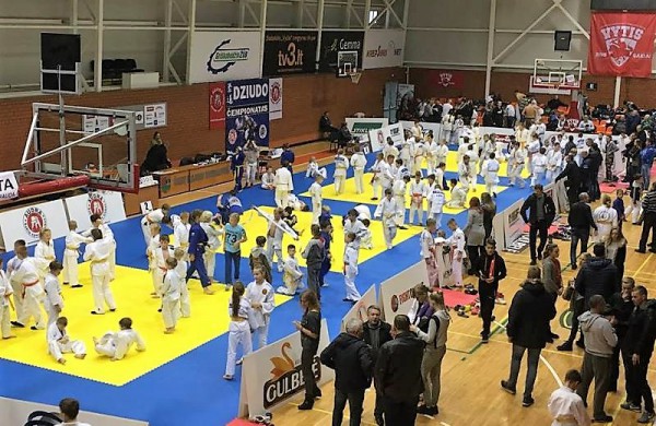 Jaunųjų Jonavos dziudistų kovos Šakiuose