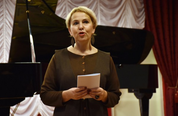 Meno mokykloje skambėjo fortepijono muzika