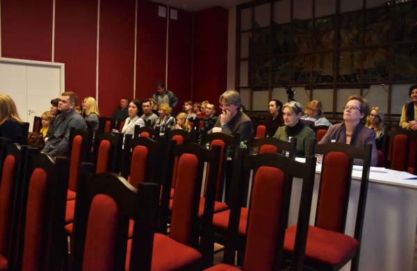 Meno mokykloje skambėjo fortepijono muzika