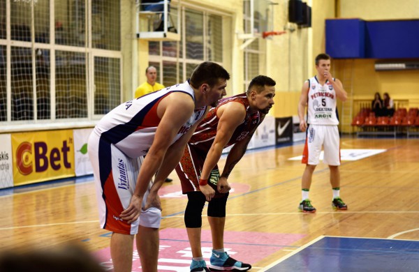 Jonavos krepšinio mėgėjams pergalių dar teks palaukti