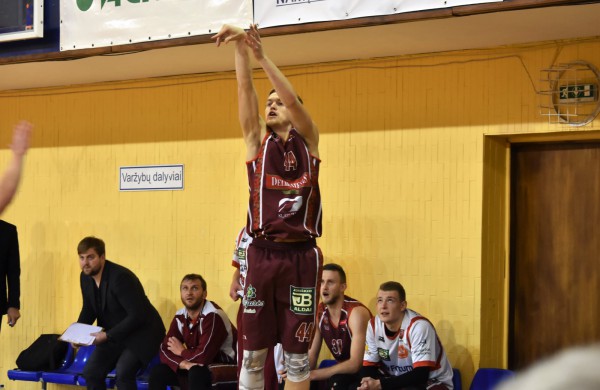 Jonavos krepšinio mėgėjams pergalių dar teks palaukti