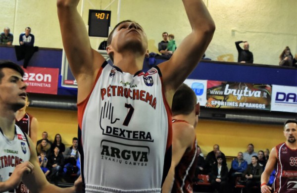 Jonavos krepšinio mėgėjams pergalių dar teks palaukti