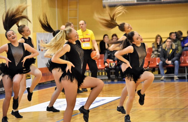 Jonavos krepšinio mėgėjams pergalių dar teks palaukti