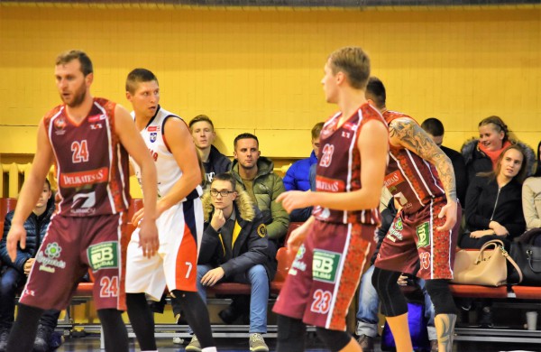 Jonavos krepšinio mėgėjams pergalių dar teks palaukti