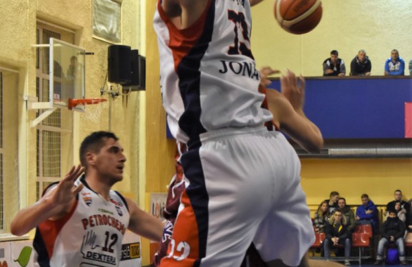 Jonavos krepšinio mėgėjams pergalių dar teks palaukti