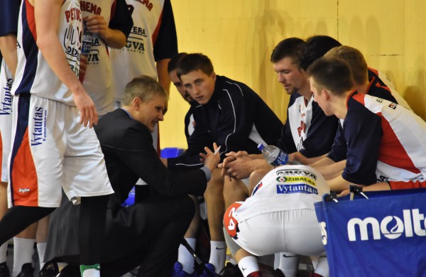 Jonavos krepšinio mėgėjams pergalių dar teks palaukti